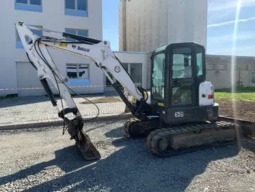 Bobcat E 50/ 2013/ 8352 Motohours/ mini excavator  (1)