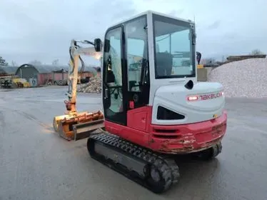 TAKEUCHI TB 240 (6)