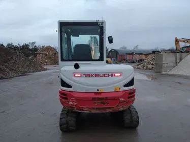 TAKEUCHI TB 240 (8)
