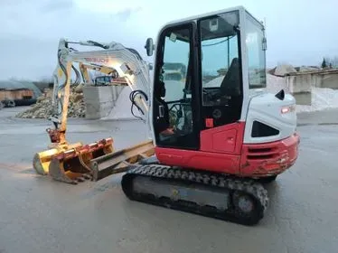 TAKEUCHI TB 240 (7)