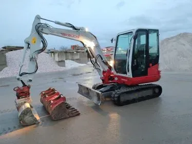 TAKEUCHI TB 240 (9)