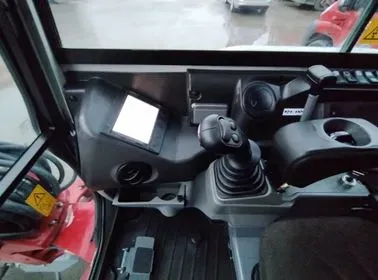 TAKEUCHI TB 240 (18)