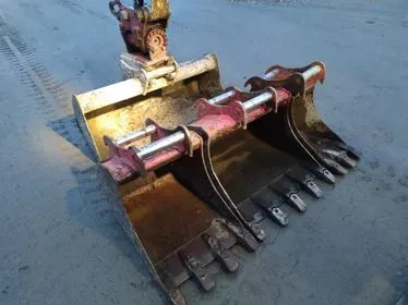 TAKEUCHI TB 240 (13)