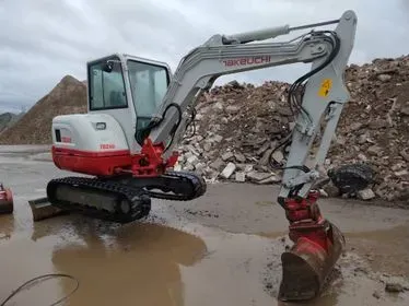 TAKEUCHI TB 240 (10)