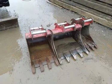 TAKEUCHI TB 240 (16)