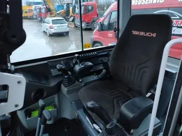 TAKEUCHI TB 240 (19)