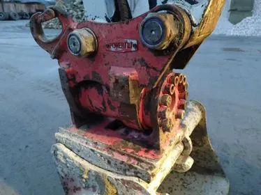 TAKEUCHI TB 240 (14)