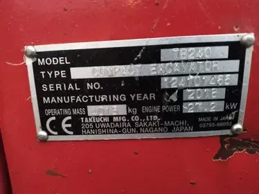 TAKEUCHI TB 240 (22)