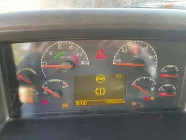 Volvo FH12 64R 500 / 2002 / 949 300 km (5)