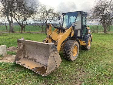 CAT 906 H/ 2008/ 15716 km (1)