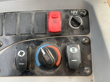 CAT 906 H/ 2008/ 15716 km (38)