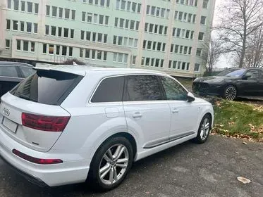 Audi Q7 / 2018 / 200 000 km (2)