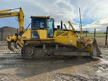 KOMATSU D65EX-16 / 2011 (4)