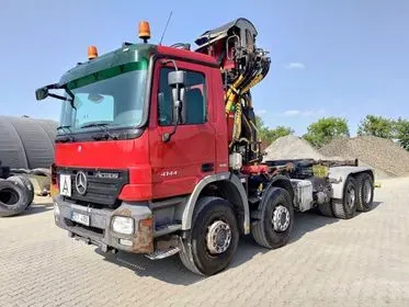 Mercedes Benz Actros 4144 8x4/ 2007/ 438000km/ EURO 4/ container carier/crane (1)