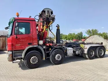 Mercedes Benz Actros 4144 8x4/ 2007/ 438000km/ EURO 4/ container carier/crane (5)