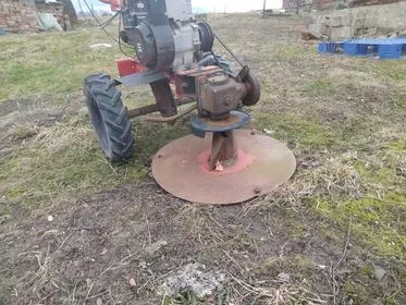 Zahradní multifunkční nářadí / 2005 (2)