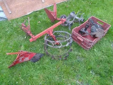 Zahradní multifunkční nářadí / 2005 (4)