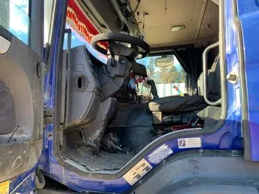 Scania P420 CB 8x4/ 2006/ 499 586 km (36)