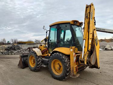 JCB 4CX (6)