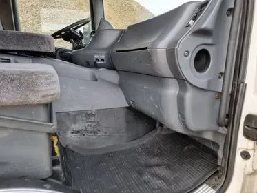 Scania 380/ 650 000km / 8x4 / 2000 (15)