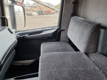 Scania 380/ 650 000km / 8x4 / 2000 (17)