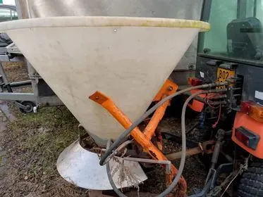 KUBOTA BX 2350 / 2016 (6)