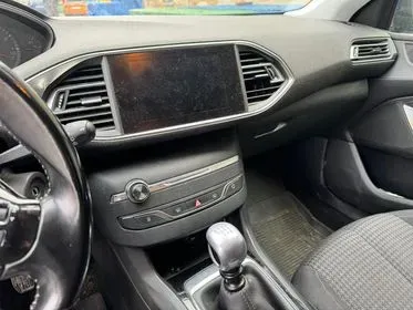 Peugeot 308 / 2017 / 143 972 km (14)