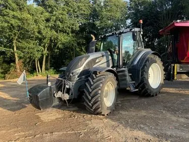 Valtra T214N/ 270 HP/  10280 hours/ 2015 (1)