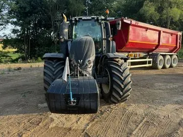 Valtra T214N/ 270 HP/  10280 hours/ 2015 (2)