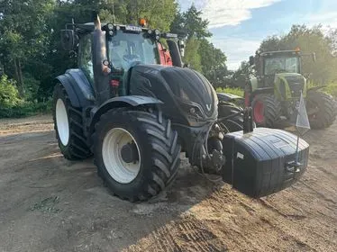 Valtra T214N/ 270 HP/  10280 hours/ 2015 (3)