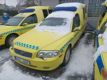 Volvo V70 / 2006 / 437 000 (3)