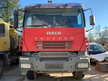 Iveco Trakker 8x4/ 2005/ Euro 3/ 467 000km (2)