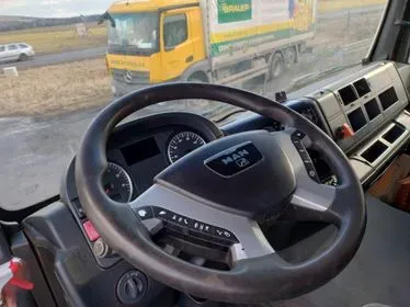 MAN TGA 26.480 / Hydraulics (5)