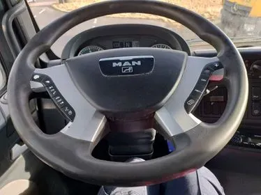 MAN TGA 26.480 / Hydraulics (8)