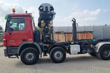 Mercedes Benz Actros  4144  8x4/ container carier/ crane/ 655089 km/ 2008 (9)