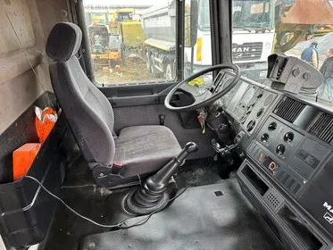 MAN 41.414 VFK/ 2000/ 8x4/ 619 482 km  (26)