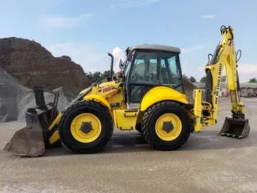 New Holland B115B/ 2008/ 7385 motohours  (3)