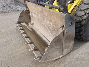 New Holland B115B/ 2008/ 7385 motohours  (9)