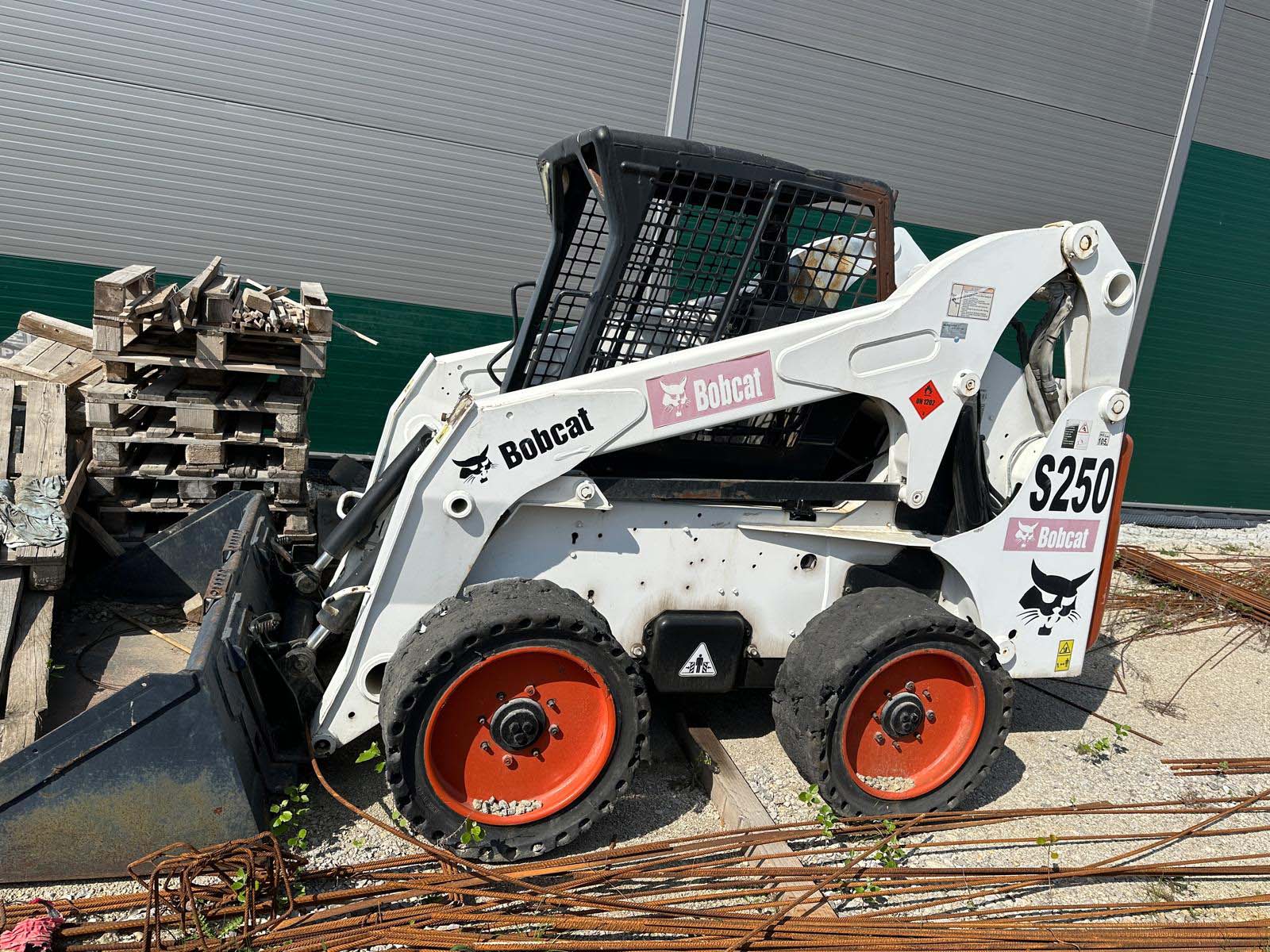Bobcat S250 / 2009 / 7 000 m/h