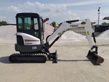 Bobcat E25/ 2018/  902 mth  (2)