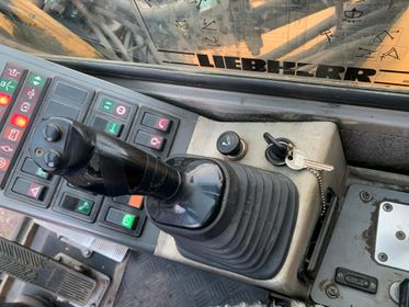 Liebherr A 310 B/ 2000/ 15 211 mth (75)