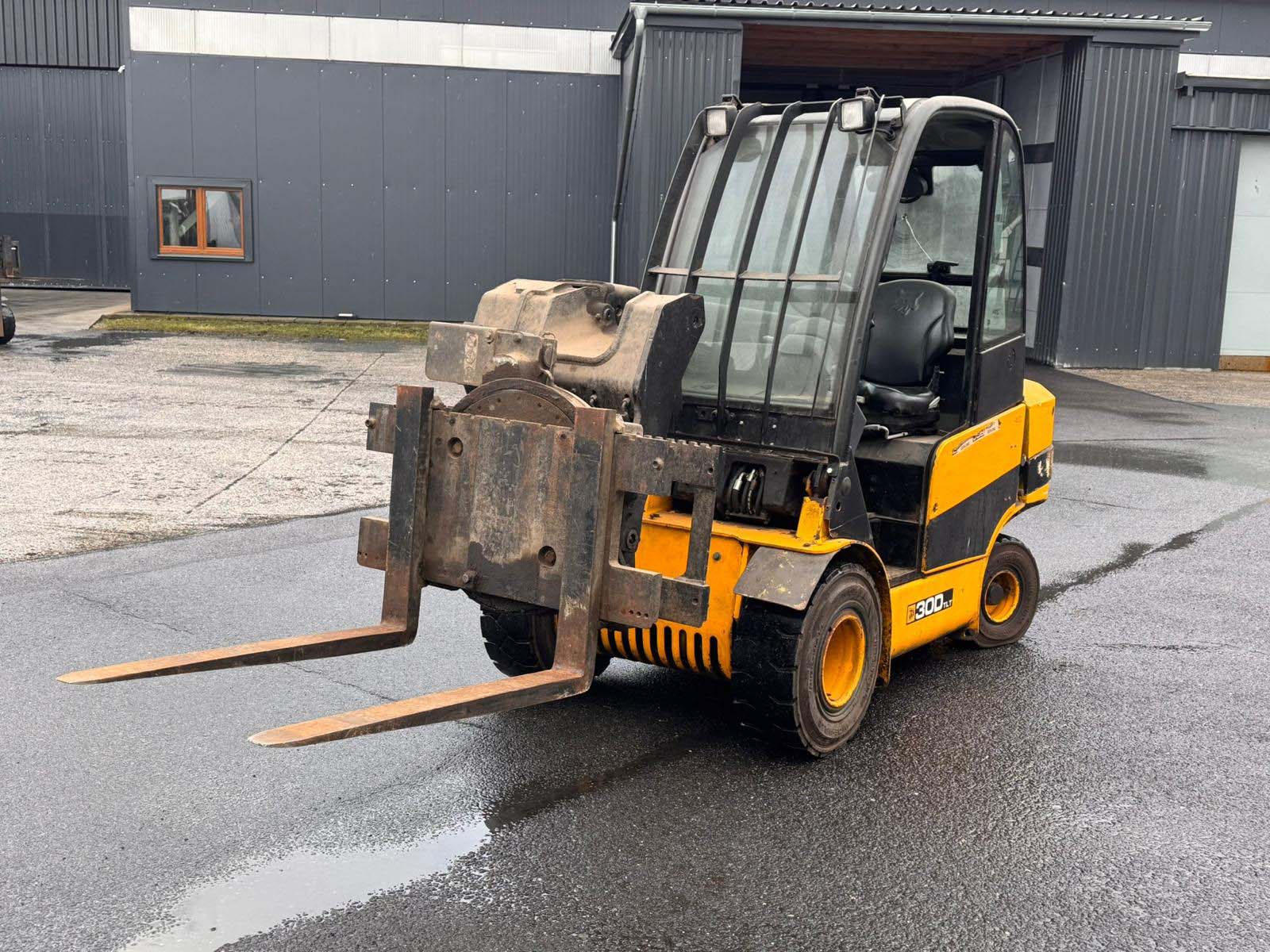 JCB 30D TLT / 2012 / 17 052 m/h