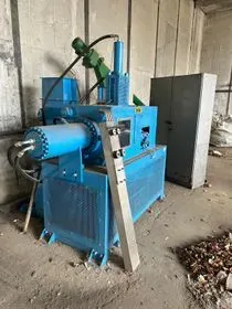 Briketovací lis s dopravníkem / 2007 (2)