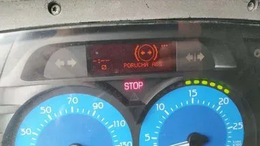 RENAULT MIDLUM 220.12 / 2006 / 1 016 000 km (5)