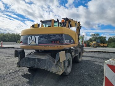 CAT M 318 C (2)