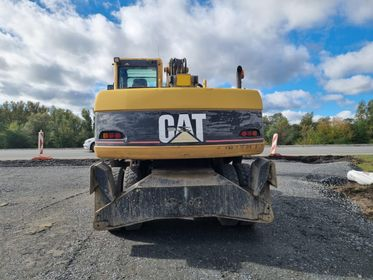 CAT M 318 C (3)