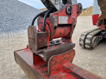 TAKEUCHI TB 216 (21)