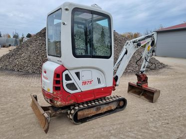 TAKEUCHI TB 216 (8)