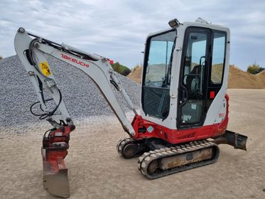 TAKEUCHI TB 216 (11)