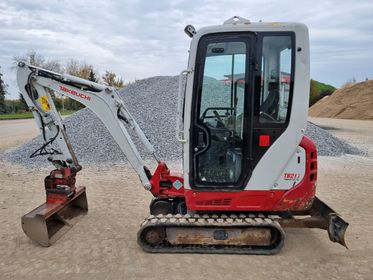 TAKEUCHI TB 216 (2)